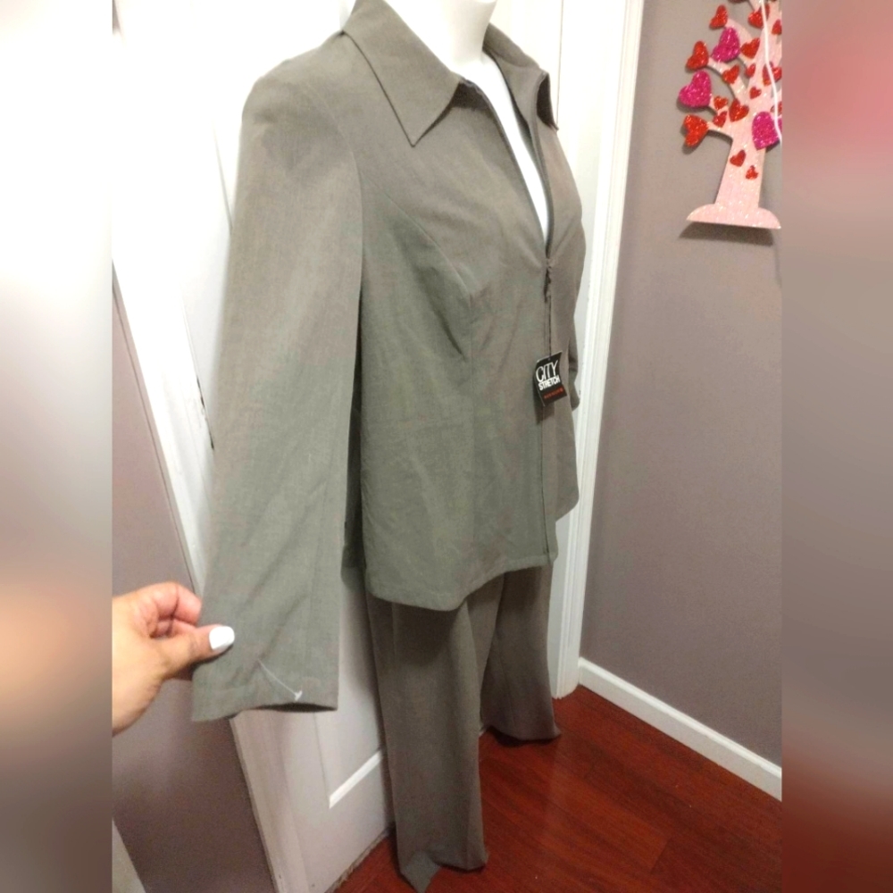 🆕️NWT Avenue City Castor Gray Pant Suit Slendering Career Outfit Sz 18/20